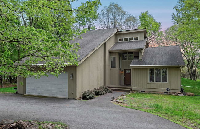 Mountain Hideout by Avantstay Game Room + Deck - Foto 21