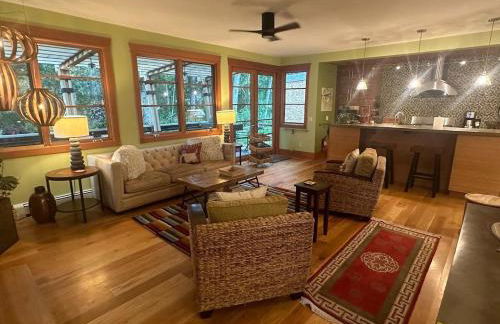 Coveted Creekside Setting, Near Downtown And Bogert Park - Foto 3