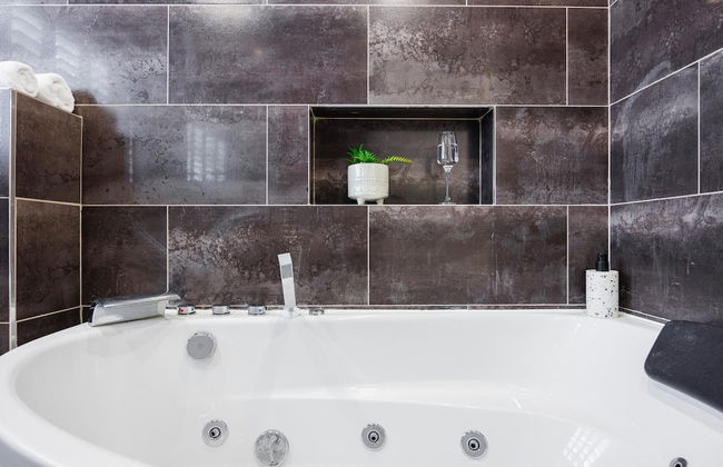 Luxurious - Pool Table - Games Room - Free Parking - Photo 63