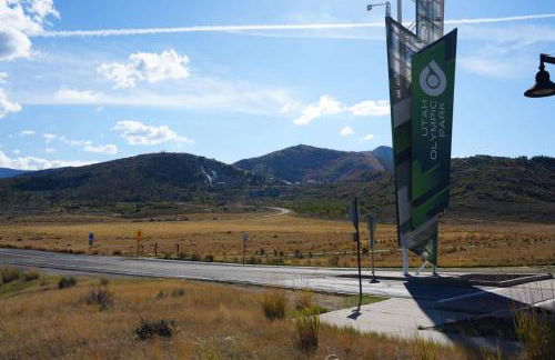 Mountain House PC, Snowy Lake Views Private Hot Tub, New Build, Jordanelle Lake! - Foto 32