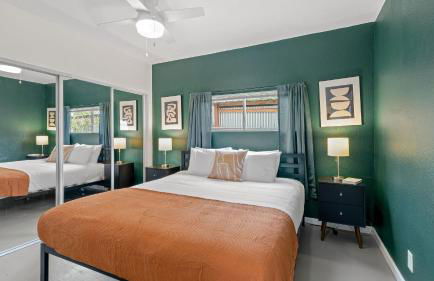 Fable by Avantstay 2 Unique Spaces, w/ Bowling, Hot Tub, Fire Pit, Large Yard - Foto 34