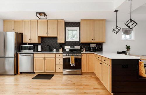 Midtown Modern - urban condo walkable to bars and beach - Foto 29