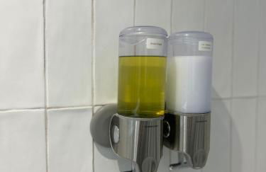 Modern 2BR East London Flat with Balcony near the tube - Foto 12