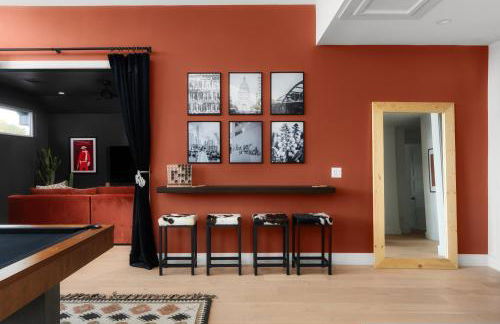 Heated Pool, Game Room, Outdoor Movies, Mins to Downtown, Sleeps 14 - Foto 43