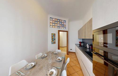 Wonderful downtown apartment-HD NETFLIX, KING-SIZE BED, two minutes' walk from metro - Foto 30