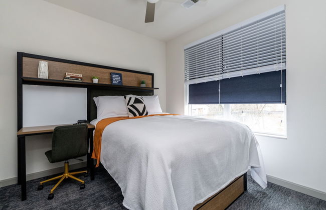 Yugo Guest Suites - Foto 12