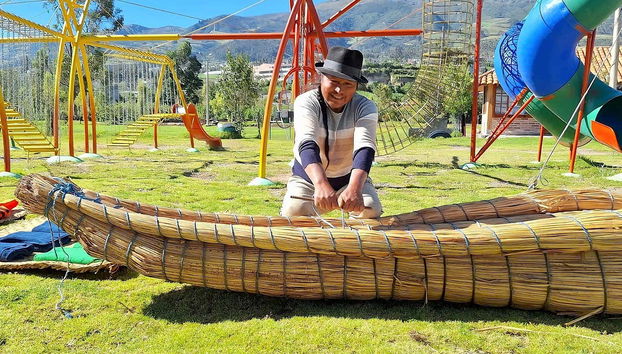 Paseo en canoa por el lago San Pablo - Foto 2, Aprenderemos cómo se construyen los caballitos de totora