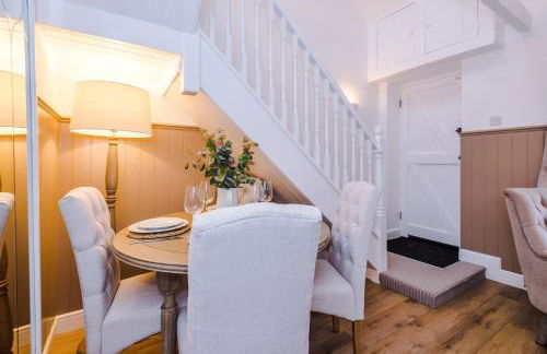 Country Charm Cottage Sleeps 4 & Free Parking - Photo 22