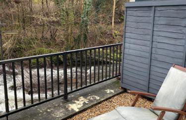 Cosy River Cottage in Brecon with a Fireplace - Photo 20