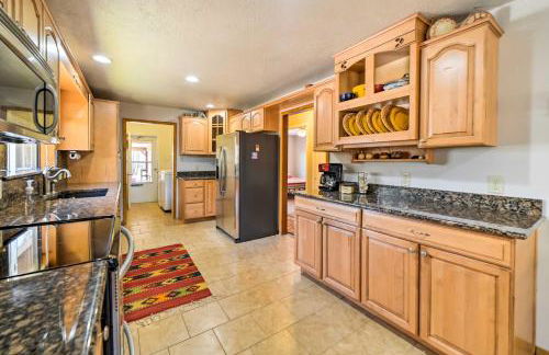 Spacious Mancos Home with Furnished Deck and Yard! - Foto 12