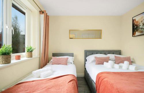 3 BR 5 Beds 3 Bath Private Garden Parking x2 Ideal for Family & Work Stays - Foto 2