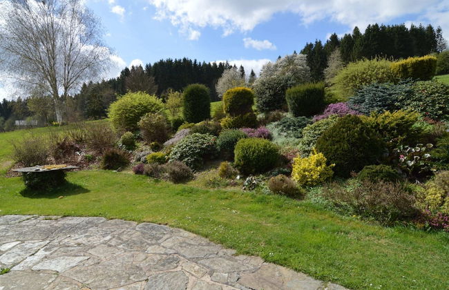 Hillside Retreat With Pond - Photo 35