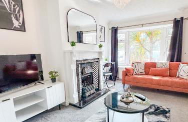 Raygill LT 4 Bedroom House By Furnished Accommodation - Private Parking - Perfect For Families & Contractors - Foto 14