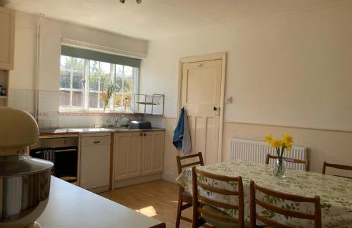 Country cottage overlooking fields with garden room - Foto 7