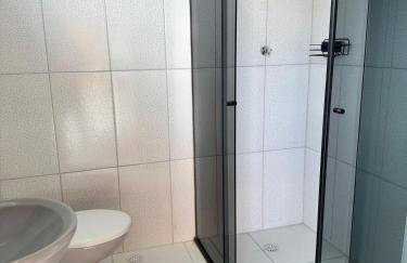 Cosa Aconchegante com Piscina - Foto 28