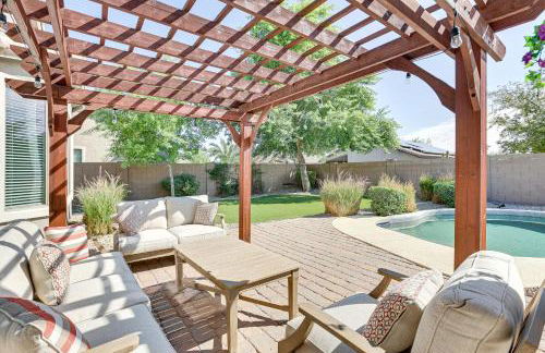 Shop, Golf and Hike Surprise Group Getaway with Pool! - Foto 21