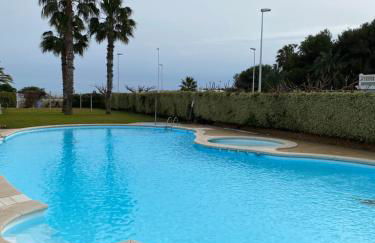 Apartamento con piscina en una preciosa playa - Foto 1