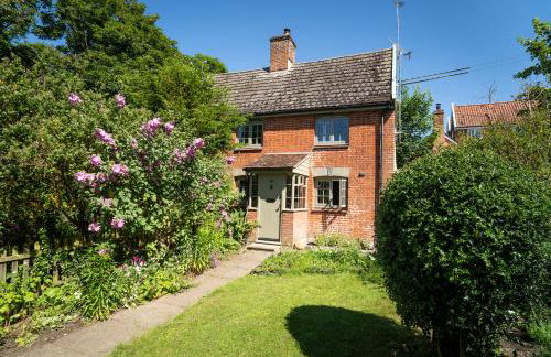 Cosy C17 cottage with country walks from the doorstep - Foto 1