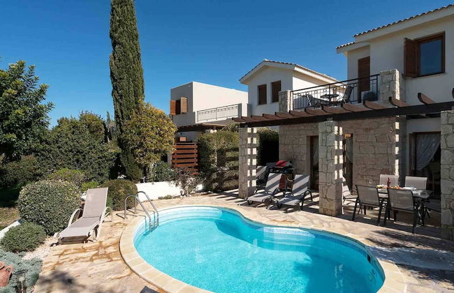 Lovely 2 bedroom Villa Kornos HG33 with private pool and golf course views, In the heart of Aphrodite Hills, near resort centre - Foto 1