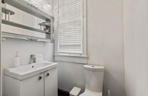 3-BR Historic Home Nestled Btw Petworth & CoHi - Foto 9