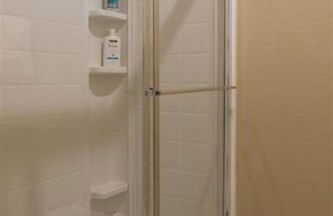 Gated townhouse with 2 suites, heated pool, hot tub - Photo 27