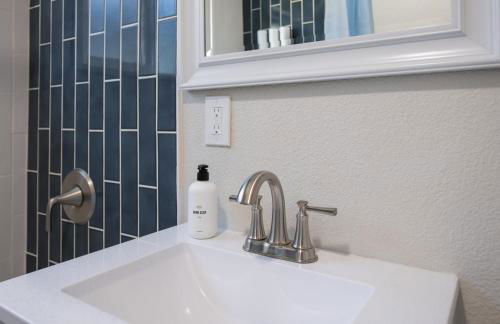 The Yellow Door Denver - Mid Century Design & Comfort - Foto 44