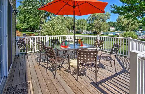 Waterfront Vandalia House with Dock on Donnell Lake! - Foto 19