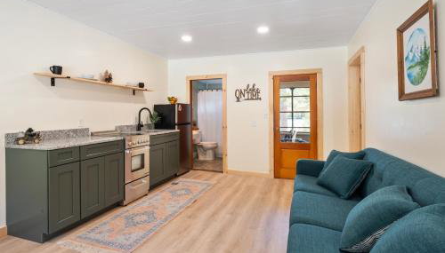 Squam waterfront 2 bed 2bath (Suite 8) - Photo 2