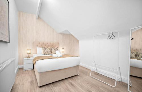 Stylish Five Bedroom House - Parking - Terrace - Fast Wi-Fi 974P - Foto 13