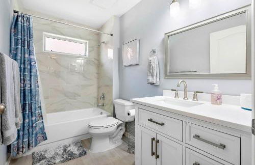 Cozy and Relaxing Retreat House - Photo 24