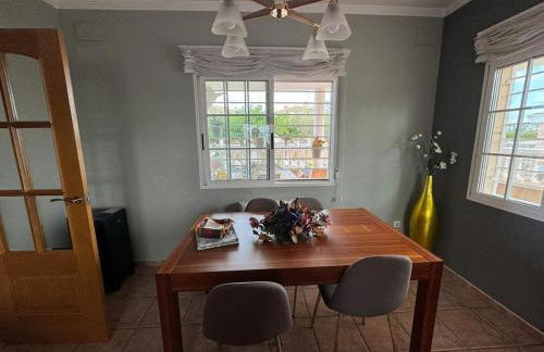 Villa Loli, Chalet con piscina, cerca de la playa y la ciudad - Photo 18