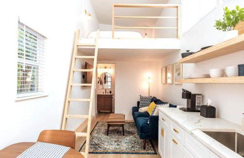 Cozy and Bright Mid-Century Gem in Eastside Action - Foto 1