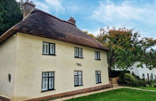 St James Cottage - Luxurious Dorset Escape in Idyllic Milton Abbas - Photo 61