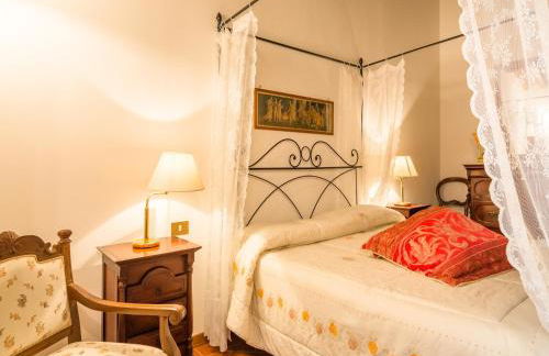 Holiday Home in Town Center with Pool, Garden, Hot Tub - Foto 10