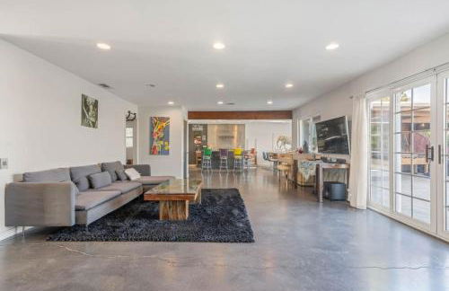 Middlebury Heights with Pool - Foto 9