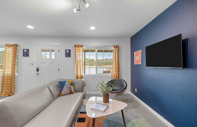 Fable by Avantstay 2 Unique Spaces, w/ Bowling, Hot Tub, Fire Pit, Large Yard - Photo 6