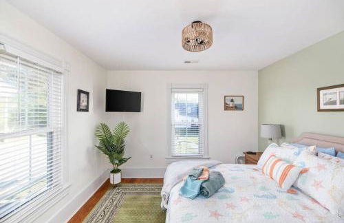 The Lyellton House: Water View, Steps from Beach - Foto 29