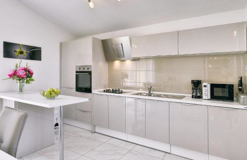 Apartment With Modern Decor and Spacious Garden, 3 km From the Beach - Foto 54