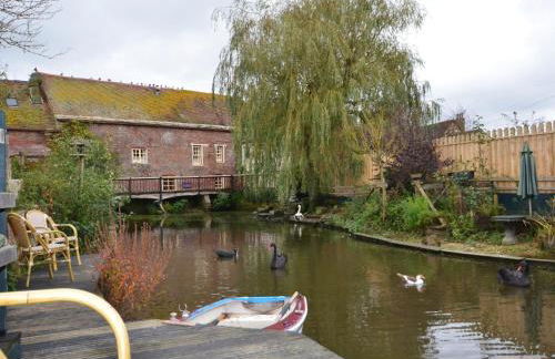 4 Bed in Corfe Mullen THOLD - Photo 2