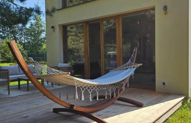 Domek w Lesie z Kominkiem i Ogrodem Niedalino - Foto 1