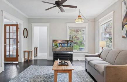 Blue & Gold Retreat sleeps 14 Minutes from ND - Photo 8