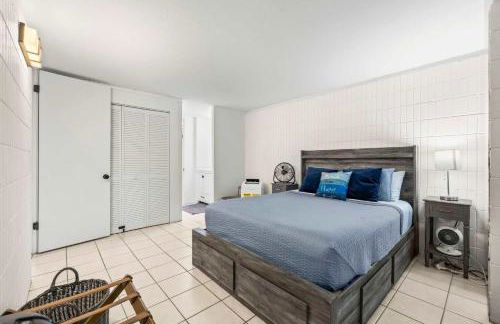 Amazing Beachfront Condo with AC - Photo 10