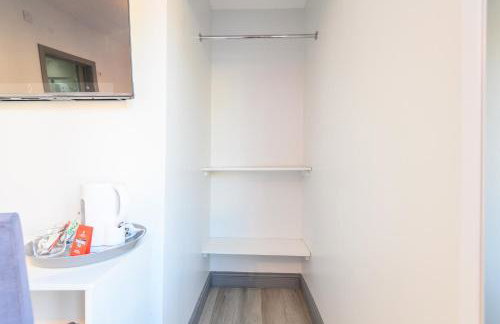 Leeds Stay Private En-Suite Room Shared Kitchen - Pass the Keys - Photo 10