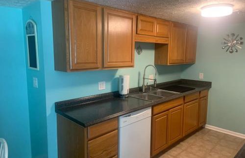 Cheerful two bedroom house 1.5 miles from beach. - Foto 19