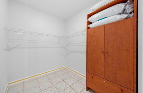 Entire Private Home with 4 Bedrooms 2 Bathrooms, Pool, View, 4 Parking, King Bed, Big Yard, Available Now - Foto 76