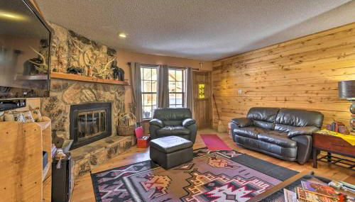 Downtown Red River Retreat with Mtn Views and Yard - Foto 4