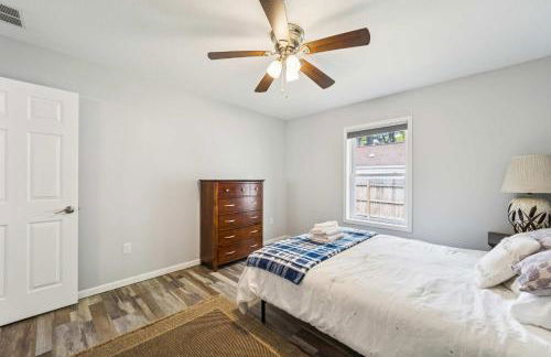 Spacious 3BR Lakefront Cottage with Stunning Views - Foto 20