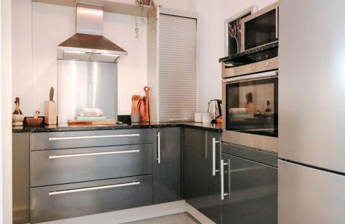 Bay View Apartment, by Solace Stays - Photo 9