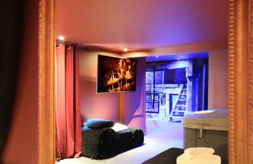 LE MOULIN DES PLAISIRS atypical SM experience - Foto 1