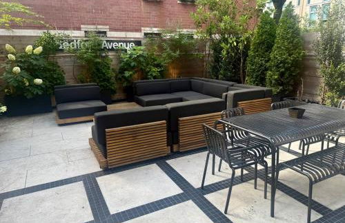 Modern 2BR Brooklyn Retreat Near Manhattan with Private Backyard - Photo 20